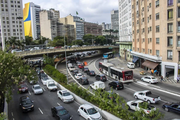 巴西圣保罗 2017年12月5日 圣保罗市中心Maio街23号和Bandeira广场的繁忙交通 — 图库照片