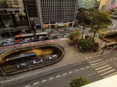 Sao Paulo, Brezilya, Eylül 01, 2022. Sao Paulo 'nun merkez bölgesinde Paulista Bulvarı' nda trafik var.,