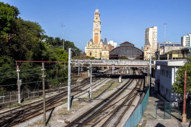 Sao Paulo, Brezilya, 08 Ekim 2016. Sao Paulo 'daki Luz tren istasyonunun yanındaki raylar. Luz tren istasyonu, 19. yüzyılın sonlarında inşa edilmiş bir tren istasyonu.
