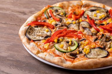 Tabaktaki vejetaryen pizzasının detayları