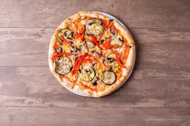Tabaktaki vejetaryen pizzasının detayları