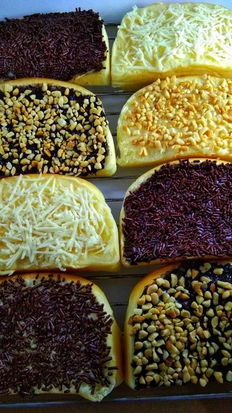 Lezat Roti Dengan Berbagai Topping Sangat Menarik Untuk Dimakan — Stok Foto