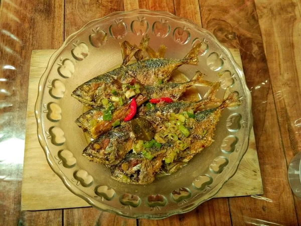 Padang Speciale Pesce Mare Speziato Giallo Con Peperoncino Intero — Foto Stock