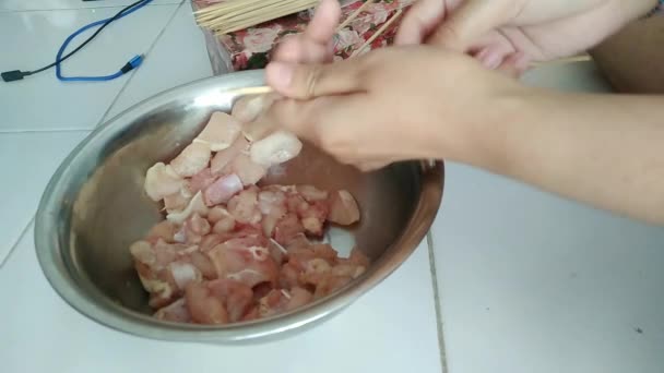 Διαδικασία Παρασκευής Κοτόπουλο Satay Στην Ινδονησία — Αρχείο Βίντεο