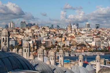 Görüntü Süleyman Camii 'nden Galata ilçesine ve Galata Kulesi' ne kadar. Galata Kulesi. İstanbul hava manzaralı. İstanbul Şehir Manzarası