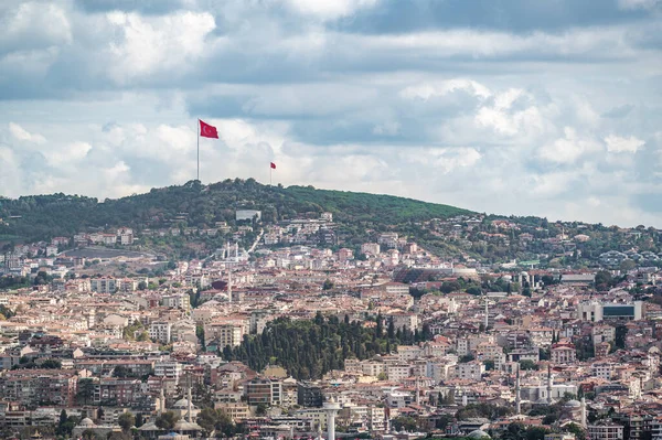 Török Zászló Egy Magas Dombon Isztambulban Partján Golden Horn Öböl — Stock Fotó
