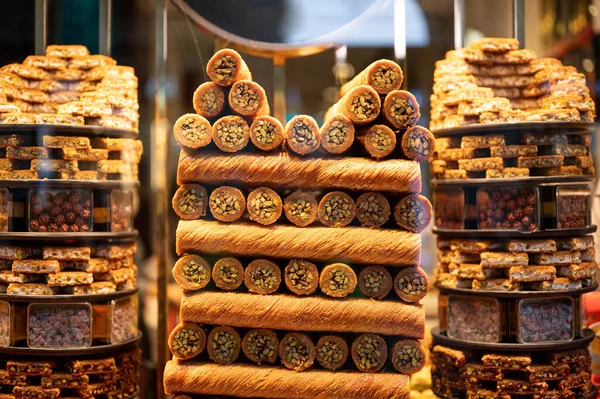 Leckere Orientalische Süßigkeiten Baklava Traditionelle Orientalische Süßigkeiten Baklava Mit Nüssen — Stockfoto