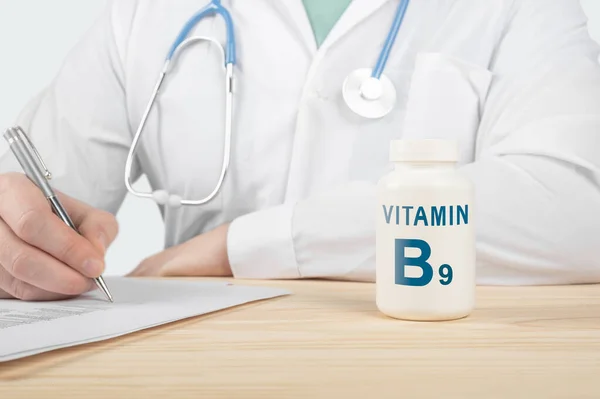 Vitamina Suplementos Para Salud Humana Médico Recomienda Tomar Vitamina Médico —  Fotos de Stock