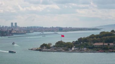Boğaz ve Golden Horn körfezi, hava manzaralı. İstanbul Galata Köprüsü. Galata Kulesi 'nden İstanbul manzarası