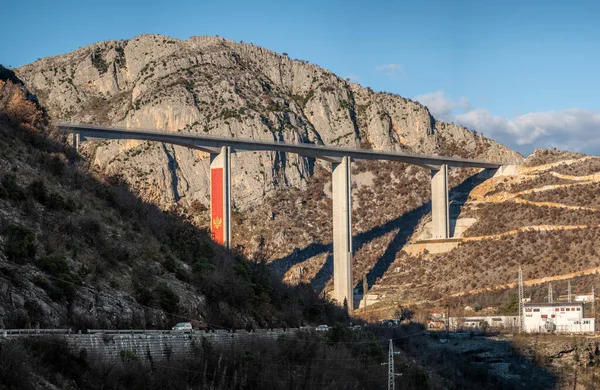 Ponte Moracica Montenatre Desfiladeiro Estrada Montanha Bela Vista Manhã Ensolarada — Fotografia de Stock