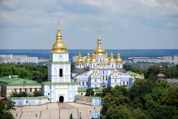 Pohled Zlaté Dómy Ortodoxního Kláštera Městě Kyjev Ukrajina — Stock fotografie