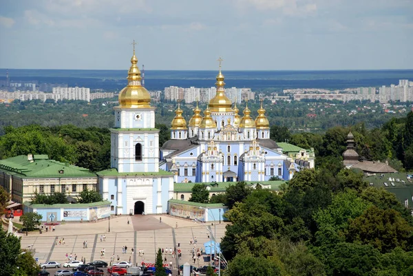 Вид Золоті Куполи Православного Монастиря Сонячний День — стокове фото