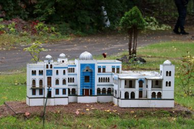 Kasabadaki sanat sarayı.