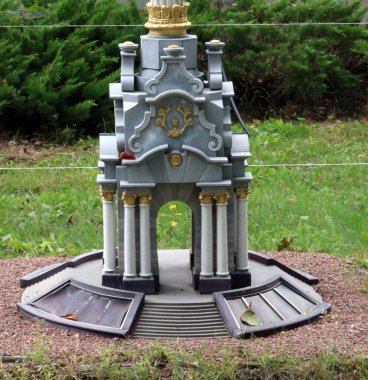 Kasabadaki kutsal üçlünün kilisesi.