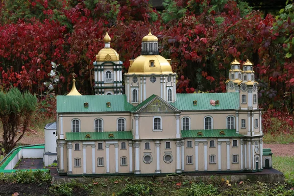 Dreifaltigkeitskirche Der Stadt — Stockfoto