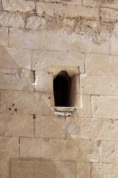 Vecchio Muro Pietra Con Una Finestra — Foto Stock