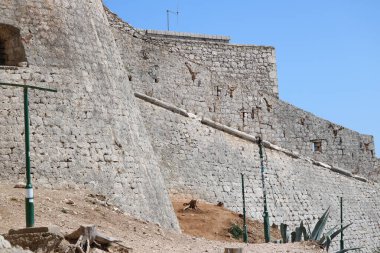 Kudüs şehrindeki eski taş duvar.
