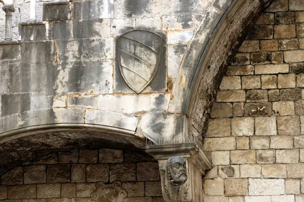Pencereli Eski Taş Duvar — Stok fotoğraf