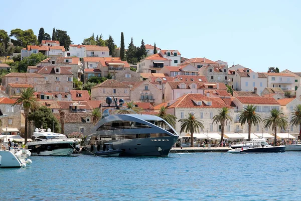 Turistas Isla Ciudad Del Mar Mediterráneo —  Fotos de Stock