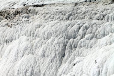 Pamukkale 'de kışın travertin havuzları