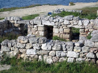 Taş ve taşlı taş duvar