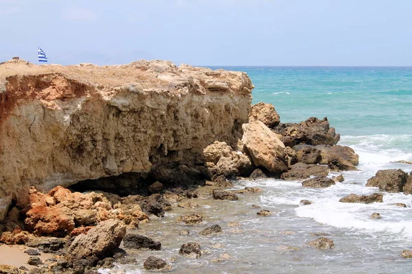 Piękne Morze Skaliste Wybrzeże Piasek Kamienie Plaża — Zdjęcie stockowe