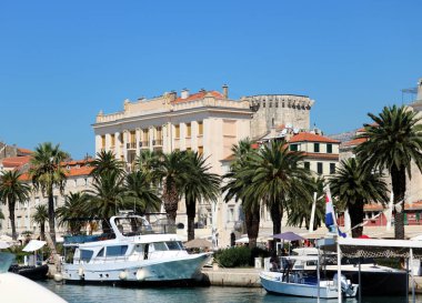 Gündüzleri yelkenli manzarası