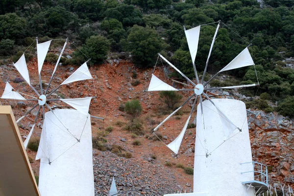 山の古い風車は — ストック写真