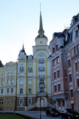 Şehrin eski güzel mimarisi.