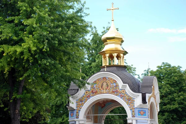 Vista Hermosa Iglesia Ortodoxa Ciudad — Foto de Stock