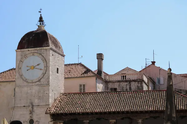 Şatonun çan kulesi.