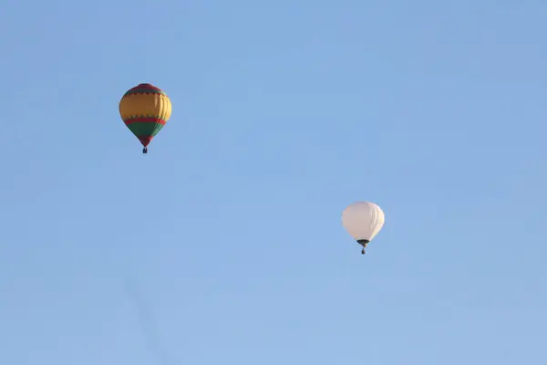 Sıcak Hava Balonu Gökyüzünde — Stok fotoğraf