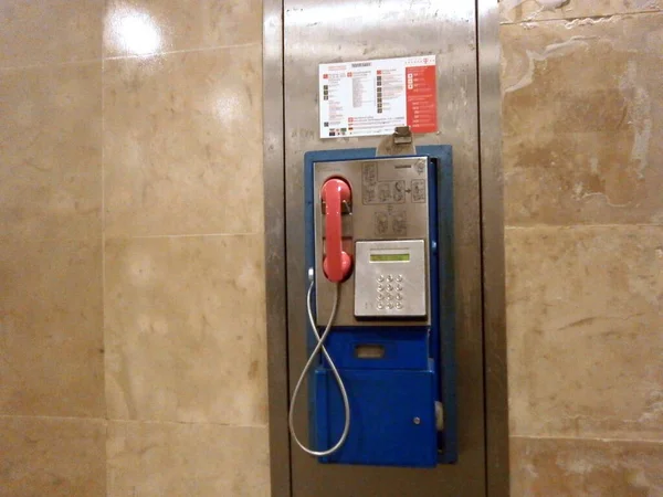 Vertical Shot Telephone Receiver Gas Station — Stock Photo, Image