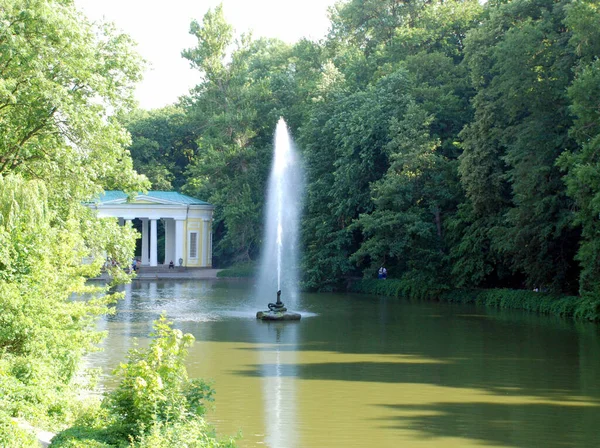 Brunnen Park — Stockfoto