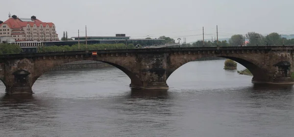 สะพานบนแม — ภาพถ่ายสต็อก