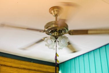 Tavanda dönen ampullü tavan vantilatörü modelleri
