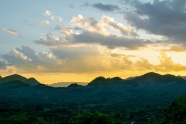 Güzel gökyüzü Gün batımı turuncu parlıyor