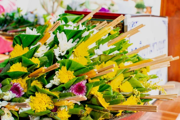 神聖な崇拝に使用される花 — ストック写真