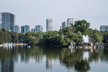 Chapultepec Kalesi 'nden Mexico City' deki gökdelenlerin manzarası