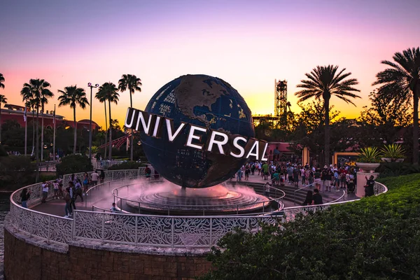  Universal Orlando Resort 'ta evrensel Orlando küresi