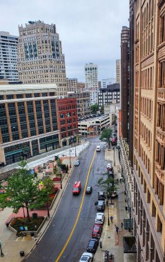 Yazın Detroit şehir merkezinin manzarası. Scott Binası 'ndan alınan bulutlu bir günde.