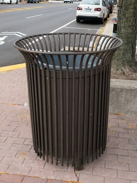 Uma Lata Lixo Metal Marrom Uma Calçada Tijolo Royal Oak — Fotografia de Stock