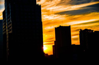 Gün batımında Arizona, Phoenix şehir merkezi manzarası.