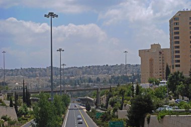 Bulutlu bir günde Kudüs 'ün silüeti