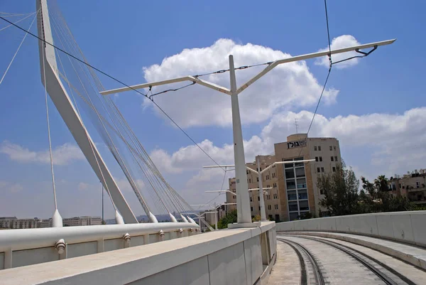 Parçalı bulutlu bir yaz gününde Kudüs 'ün silüeti