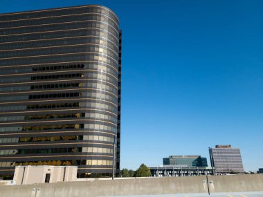 Southfield, Michigan şehir merkezindeki gökdelenlerin manzarası, Detroit, Michigan banliyölerindeki kenar bir şehir.