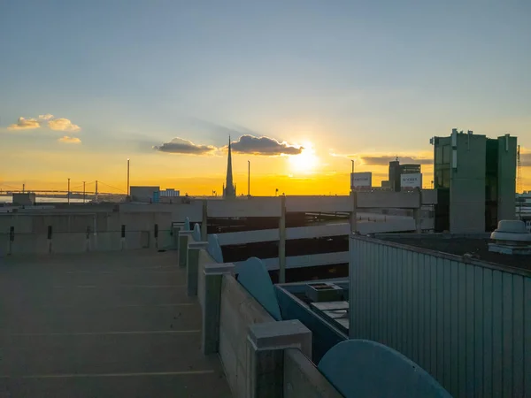 Detroit Michigan Açık Bir Günde Bir Otoparkın Çatısından Gün Batımı — Stok fotoğraf