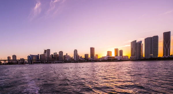 Downtown Miami Φλόριντα Ορίζοντα Ηλιοβασίλεμα Λαμβάνονται Από Ένα Σκάφος Στα — Φωτογραφία Αρχείου