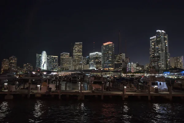 Downtown Miami Φλόριντα Ορίζοντα Νύχτα Λαμβάνονται Από Ένα Σκάφος Στα — Φωτογραφία Αρχείου