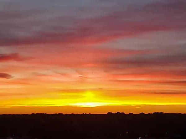 Ein Sonnenuntergang Pontiac Michigan Nach Westen Einem Bewölkten Tag Aufgenommen — Stockfoto